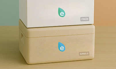 Véhicule stylisé affichant LOCATION, tiré par une main, représentant la géolocalisation en temps réel.