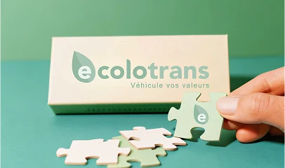 Illustration de la marque Ecolotrans : une pièce de puzzle avec le logo devant une boîte affichant 'Ecolotrans - Véhicule vos valeurs'