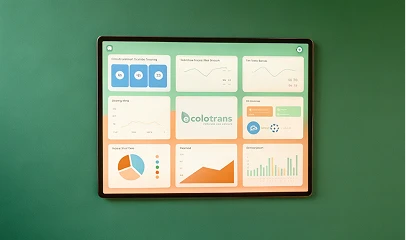 Tablette affichant un tableau de bord Ecolotrans avec des indicateurs et graphiques de performance logistique.